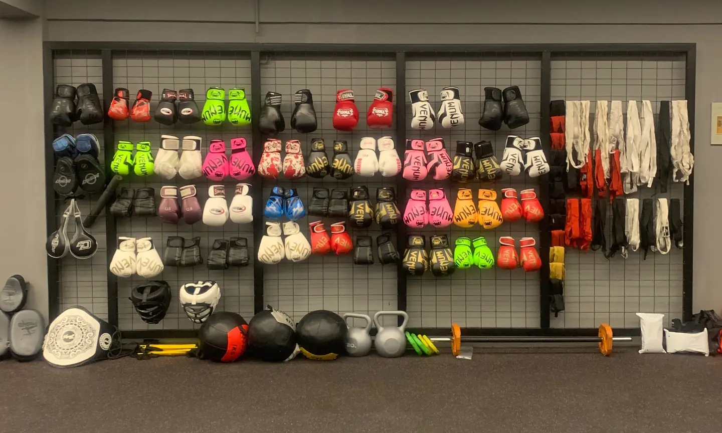 boxing gloves wholesale , custom boxing gloves and MMA gloves